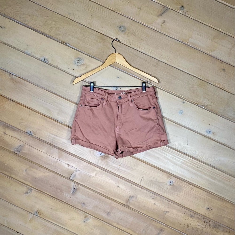 Universal Thread Shorts